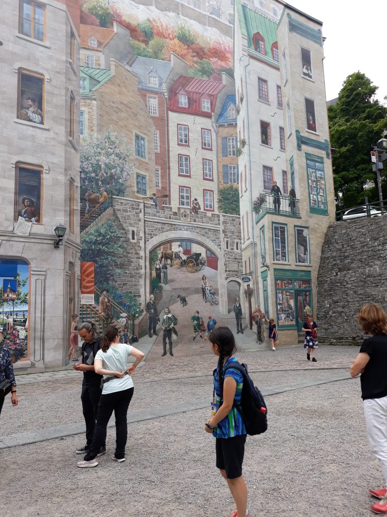 Stadtführerin erklärt diese wunderbaren Stadtteile
